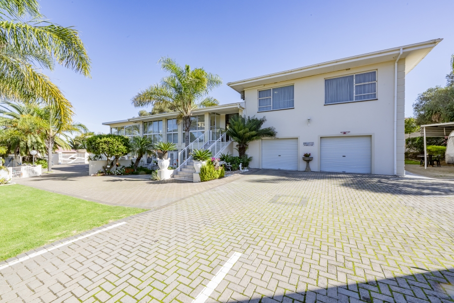 8 Bedroom Property for Sale in Brackenfell South Western Cape
